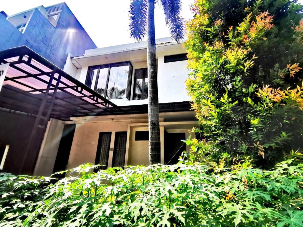 4-Bedroom Home In South Jakarta Nuansa Swadarma Residence By Le Ciel Hospitality Eksteriør bilde