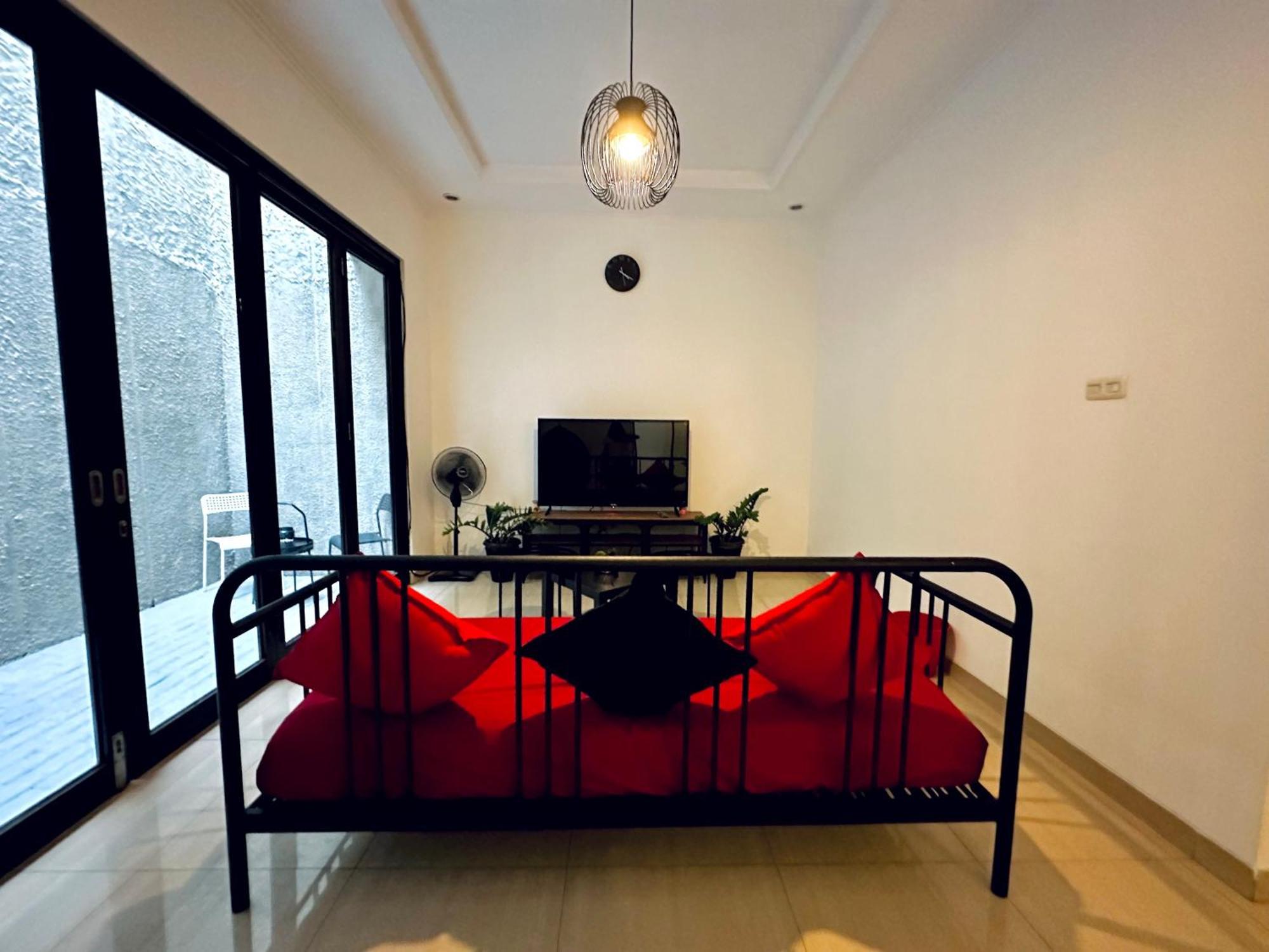 4-Bedroom Home In South Jakarta Nuansa Swadarma Residence By Le Ciel Hospitality Eksteriør bilde